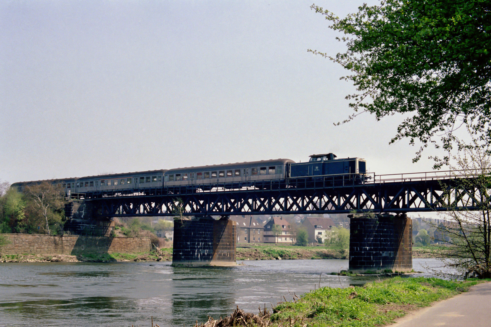 Die Ruhrbrücke bei Essen-Steele einst ...