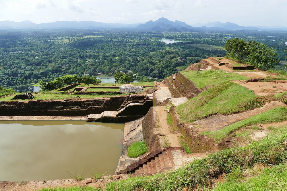 ...die Ruinen der Felsenfestung Sigiriya...