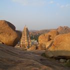 Die Ruinen von Hampi bei Sonnenuntergang