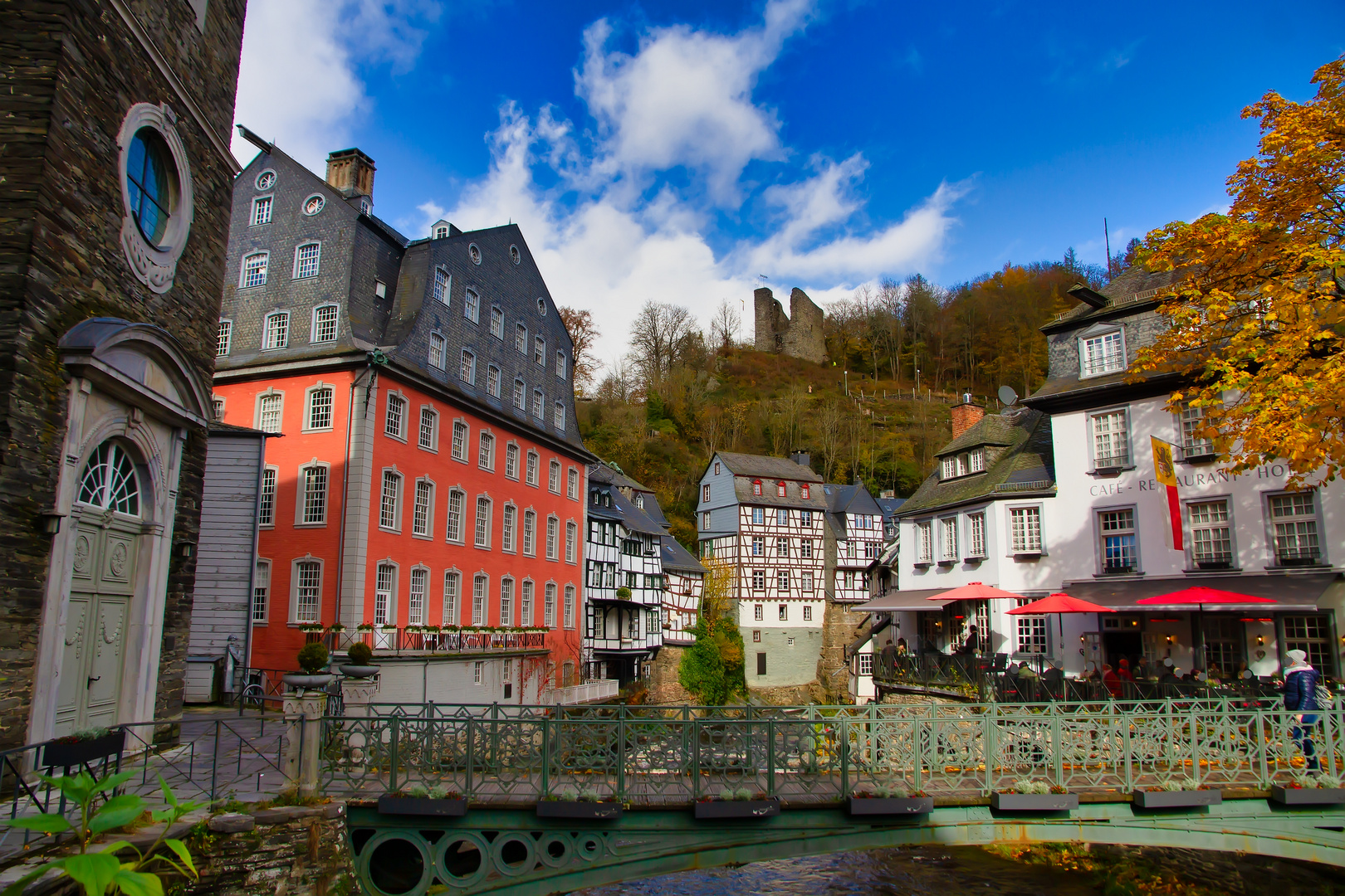 Die Rur und das Rote Haus in Monschau