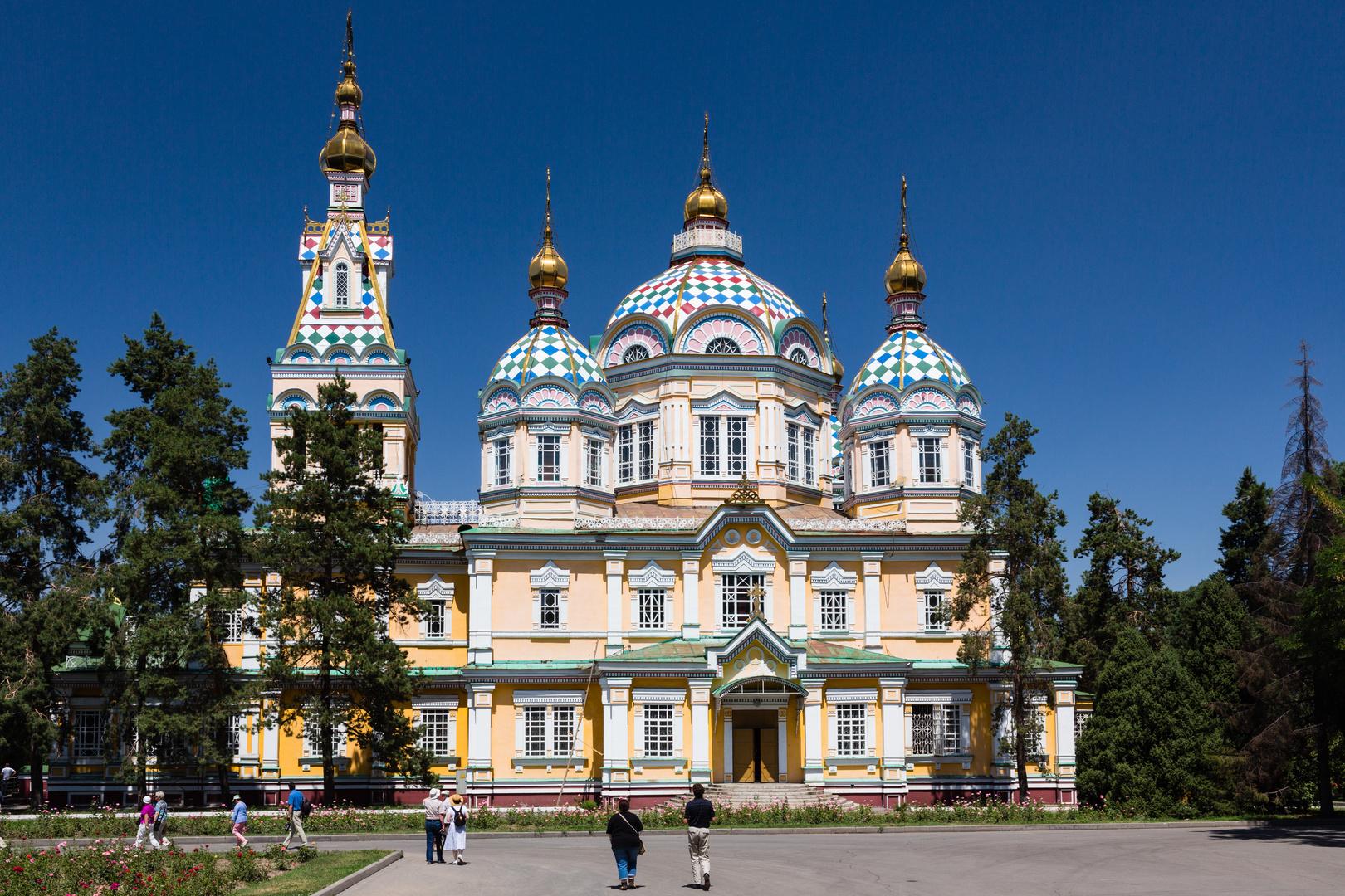 Die russisch-orthodoxe Christi-Himmelfahrt-Kathedrale in Almaty...