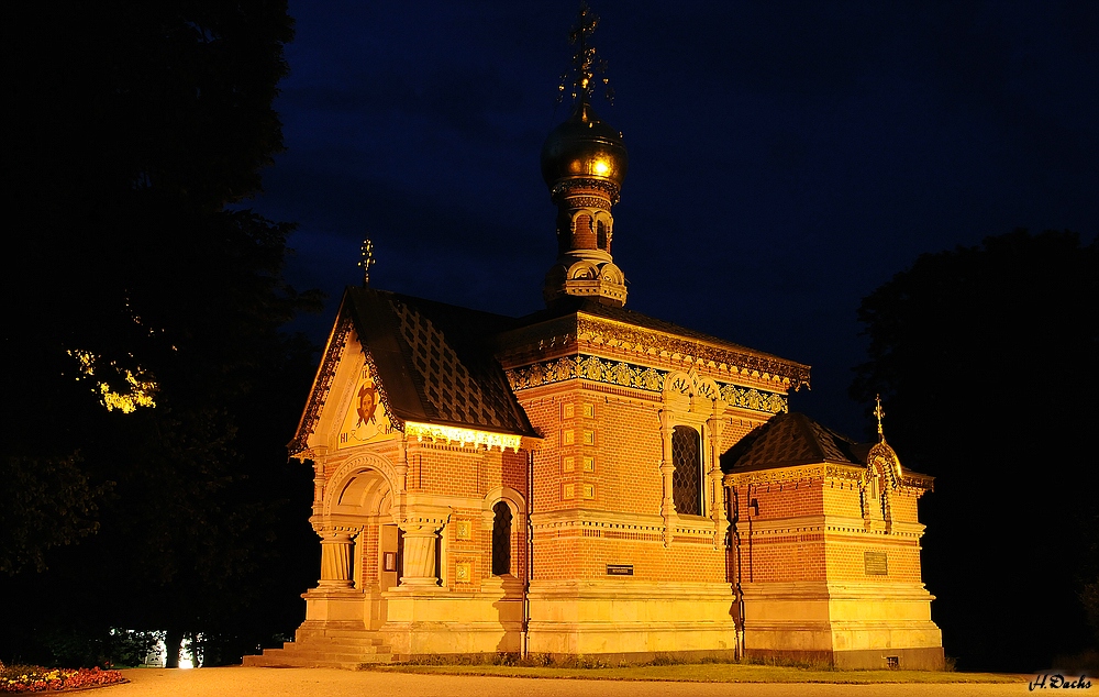 Die Russische Kapelle bei Nacht