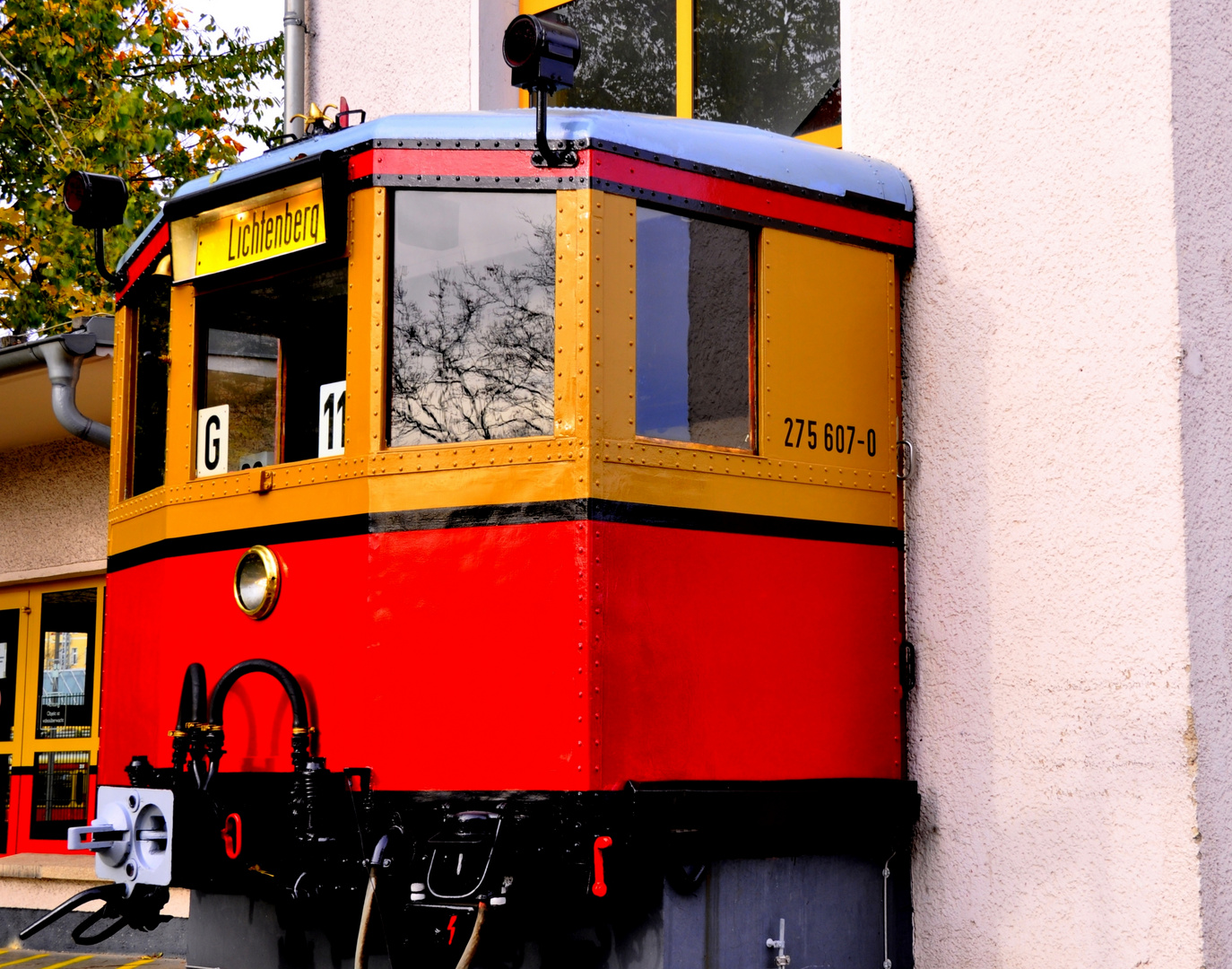 Die S- Bahn kommt nicht, sie steckt fest.