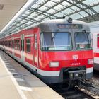 Die S12 mit der 420 926-8 hier bei der Ankunft im Kölner Hauptbahnhof