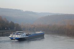 Die Saar an der Staustufe Rehlingen