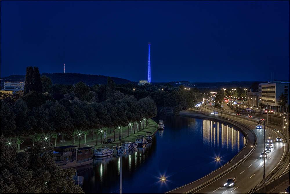 Die Saar bei Saarbrücken in der Nacht