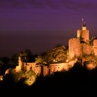 Die Saarburg zur "lila" Stunde