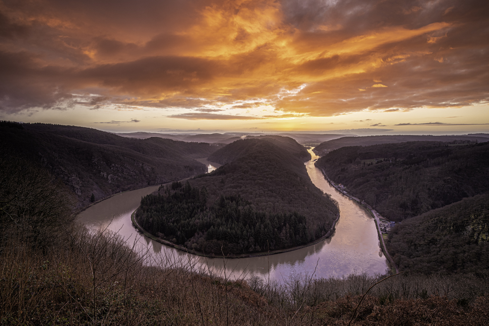 **DIE SAARSCHLEIFE BEI SONNENAUFGANG**