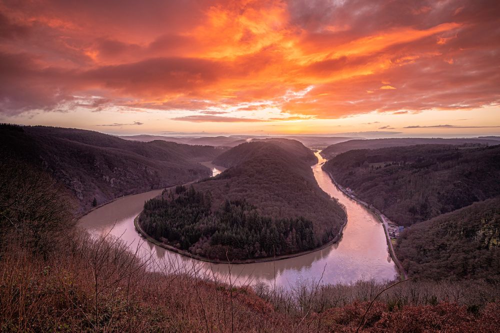 **DIE SAARSCHLEIFE BEI SONNENAUFGANG**