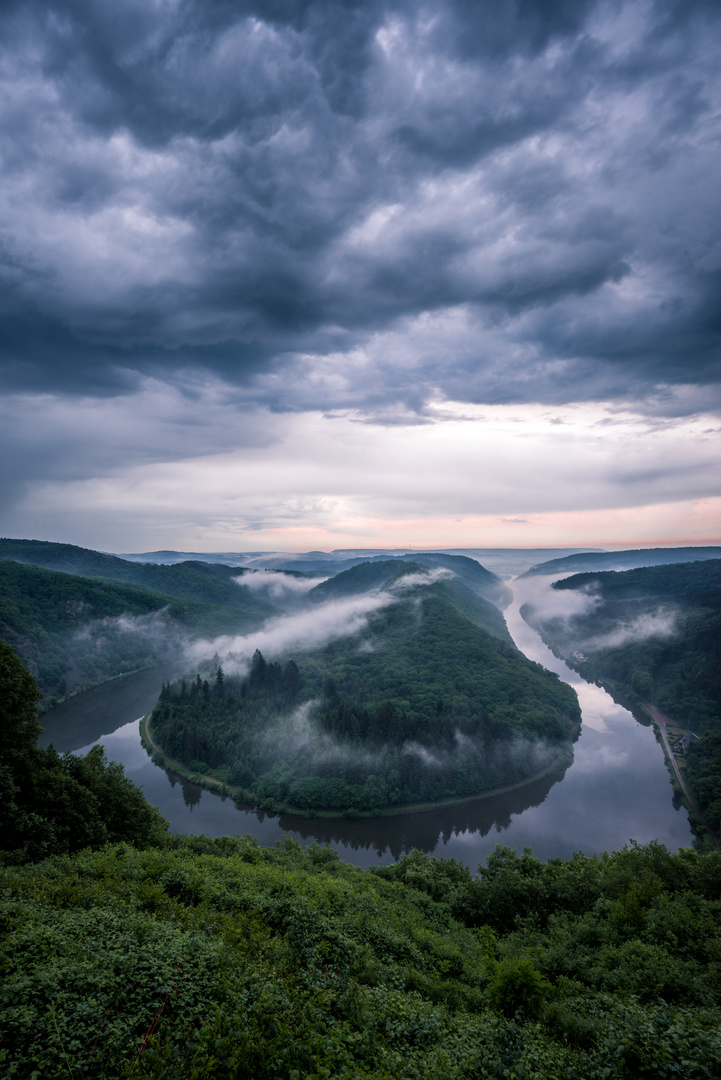 Die Saarschleife kurz vor einem Gewitter