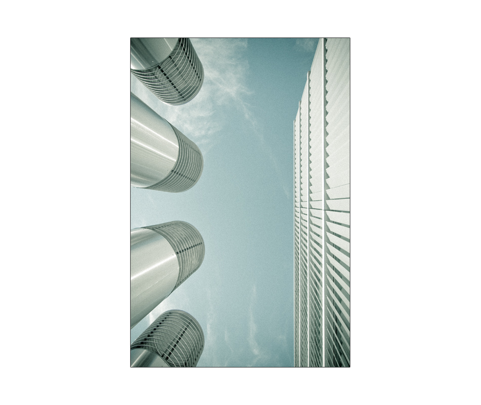 Die Saulen Der Moderne Foto Bild Architektur Fassaden Architektonische Details Bilder Auf Fotocommunity