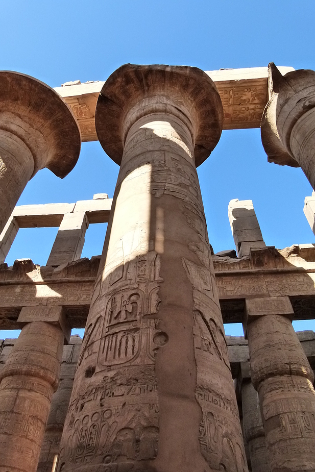 ...die Säulen des Karnak Tempels...