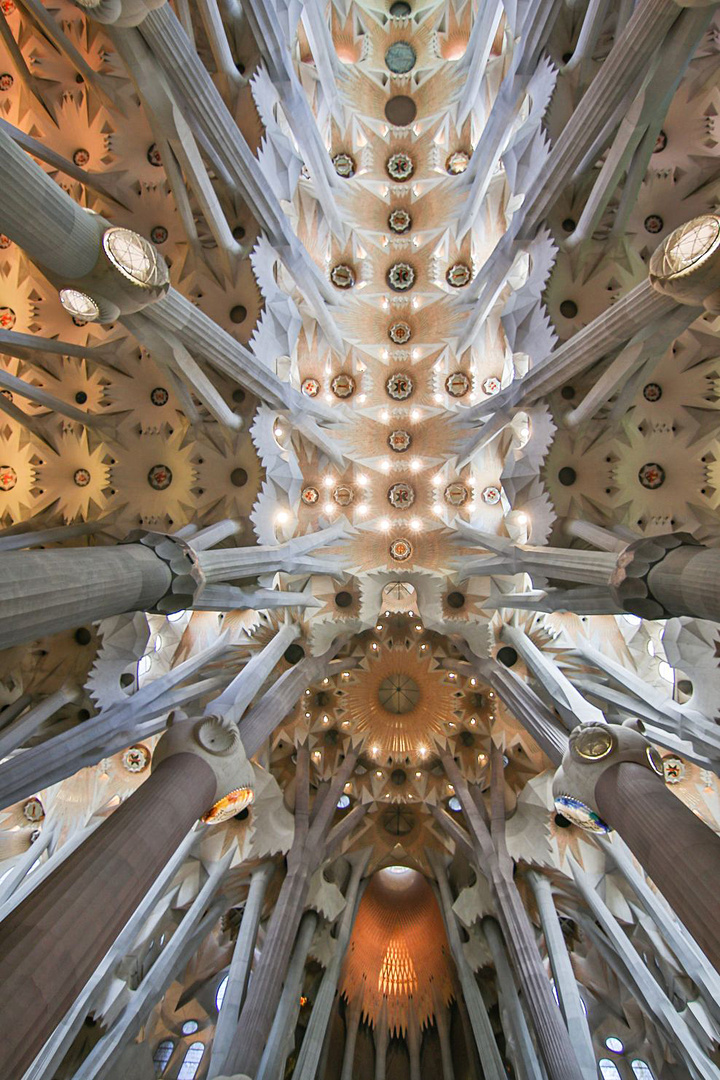 Die Sagrada Familia kopfüber