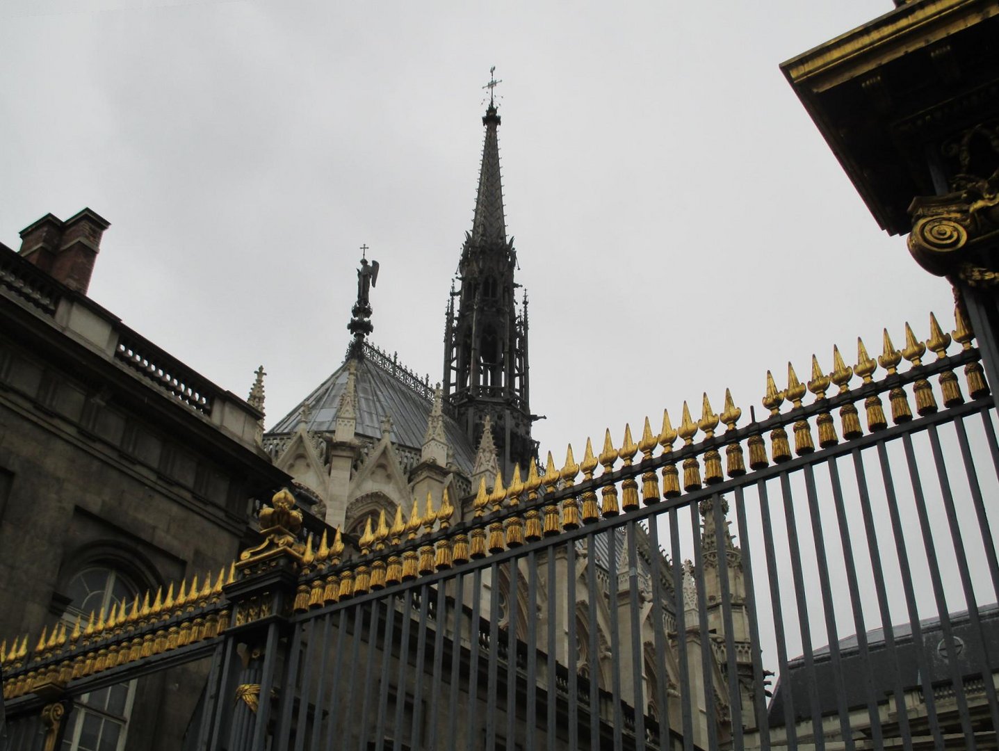 Die Sainte-Chapelle im Winternebel