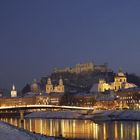 Die Salzburger Altstadt in der Dämmerung