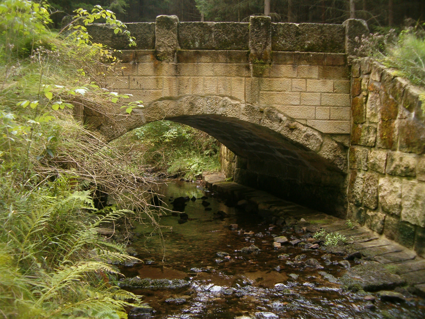 Die Sandsteinbrücke.