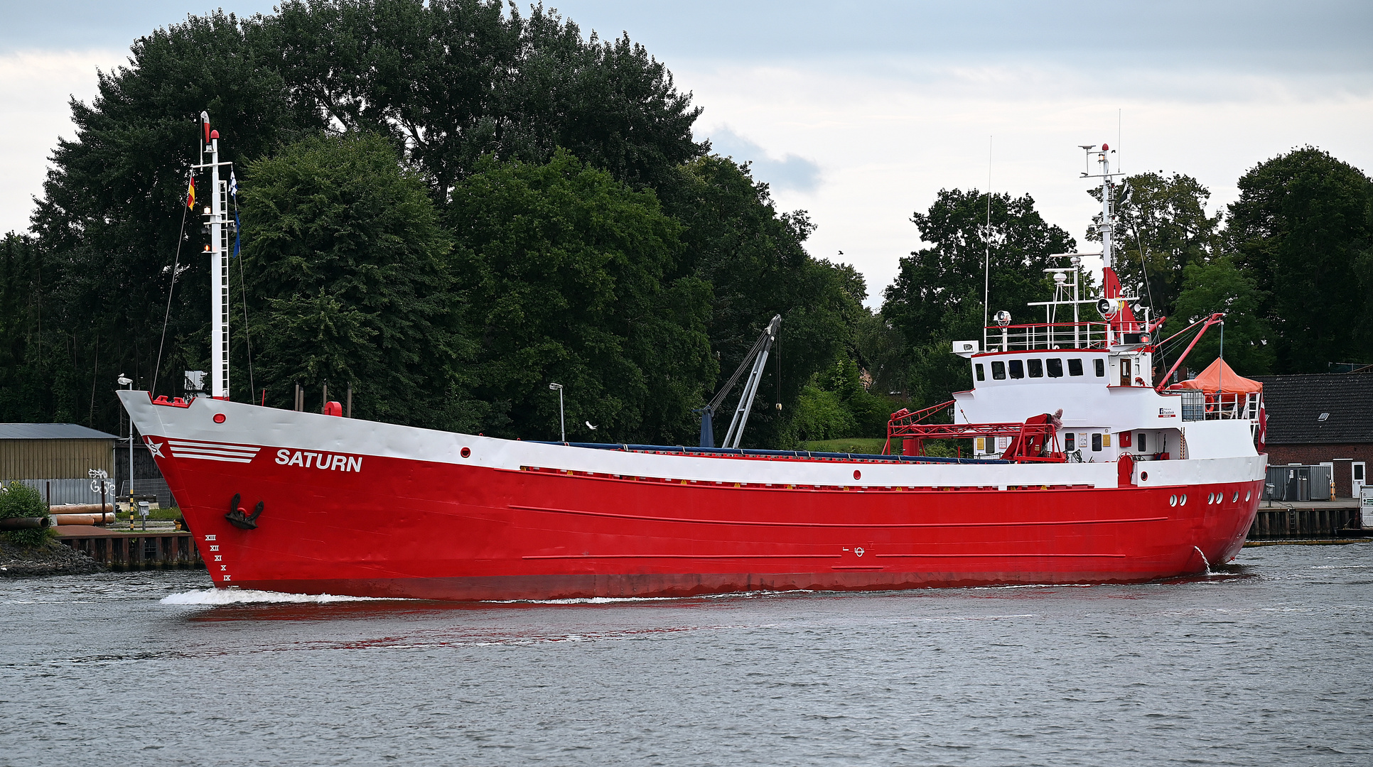 Die SATURN bei Rendsburg im Nord-Ostsee-Kanal