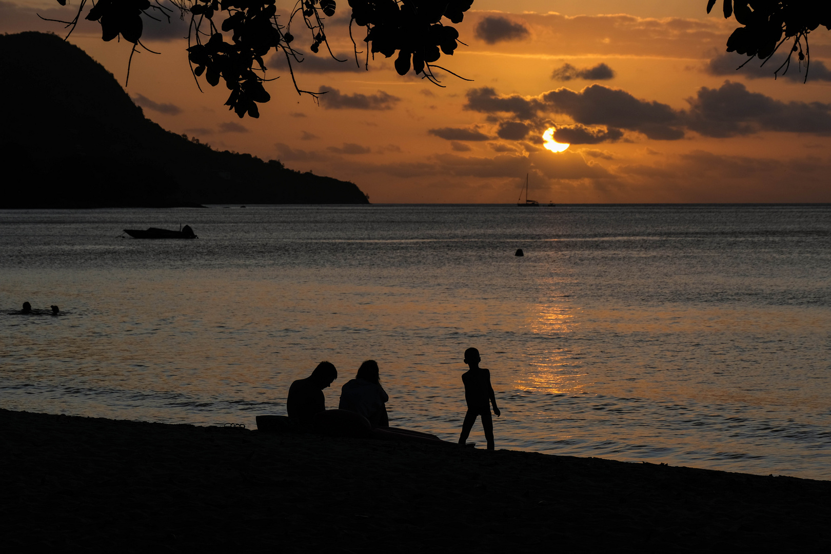 ...die Schatten Menschen am Beau Vallon... 