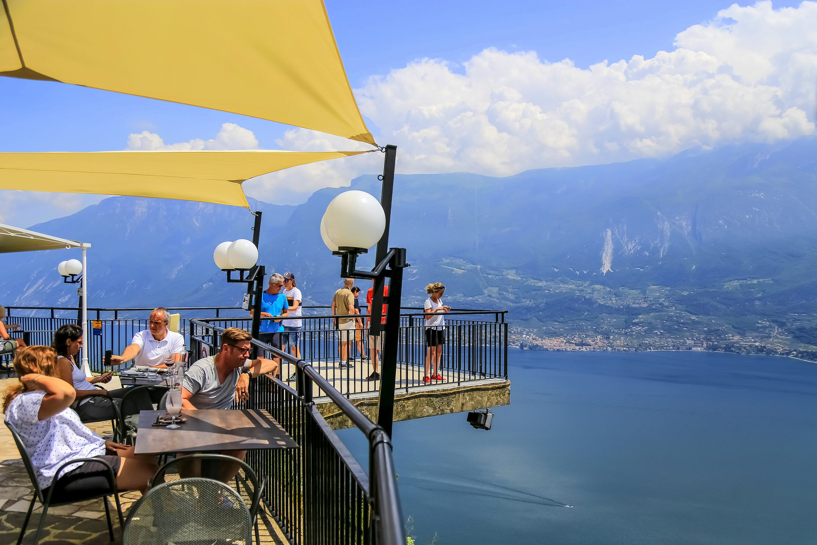 Die Schauderterrasse in Tremosine sul Garda