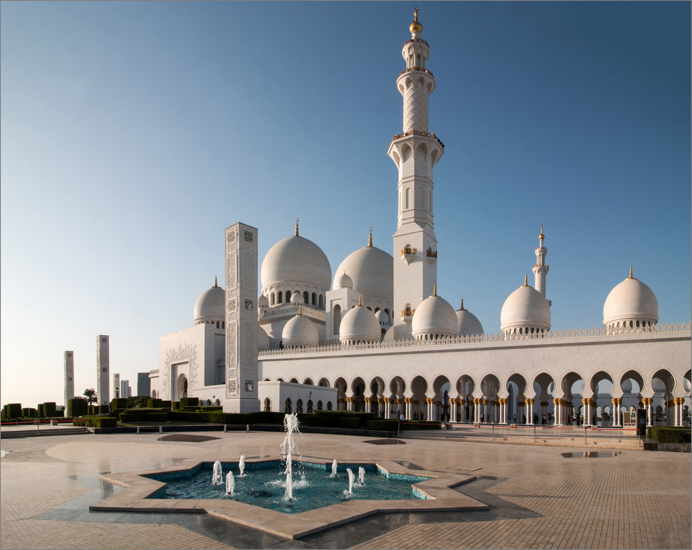 Die Scheich Zayid Moschee in Abu Dhabi