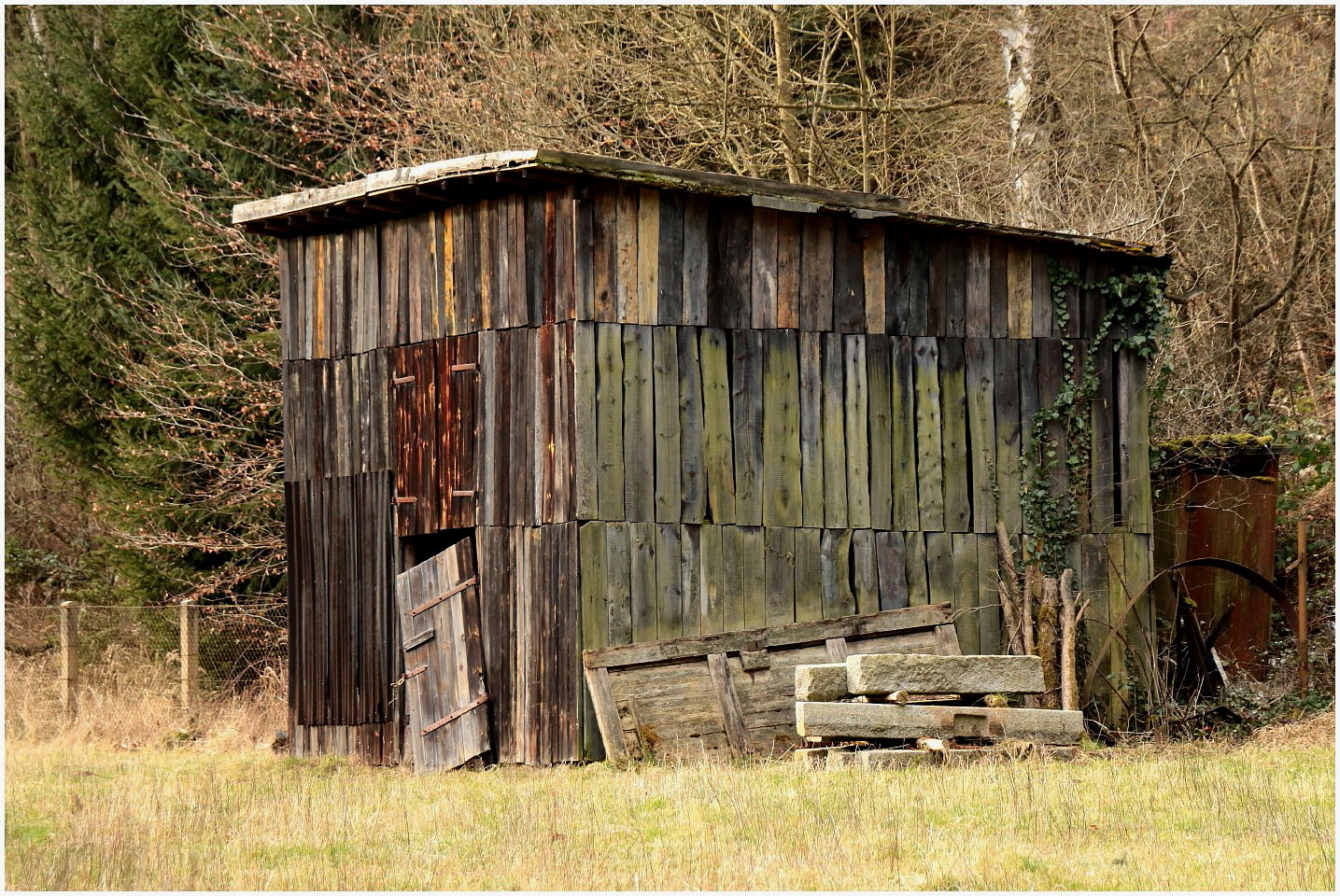 Die Scheune im Wald