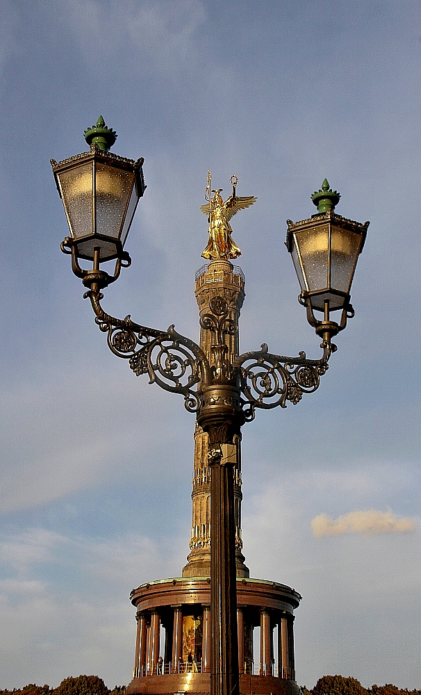 Die schiefe Säule der Goldelse