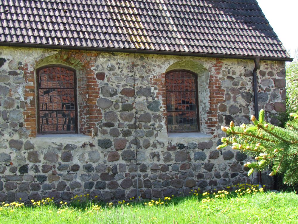 Die 'Schielende’ wird die Kirche in Gr. Gischau (Altmarkkreis Salzwedel) genannt,