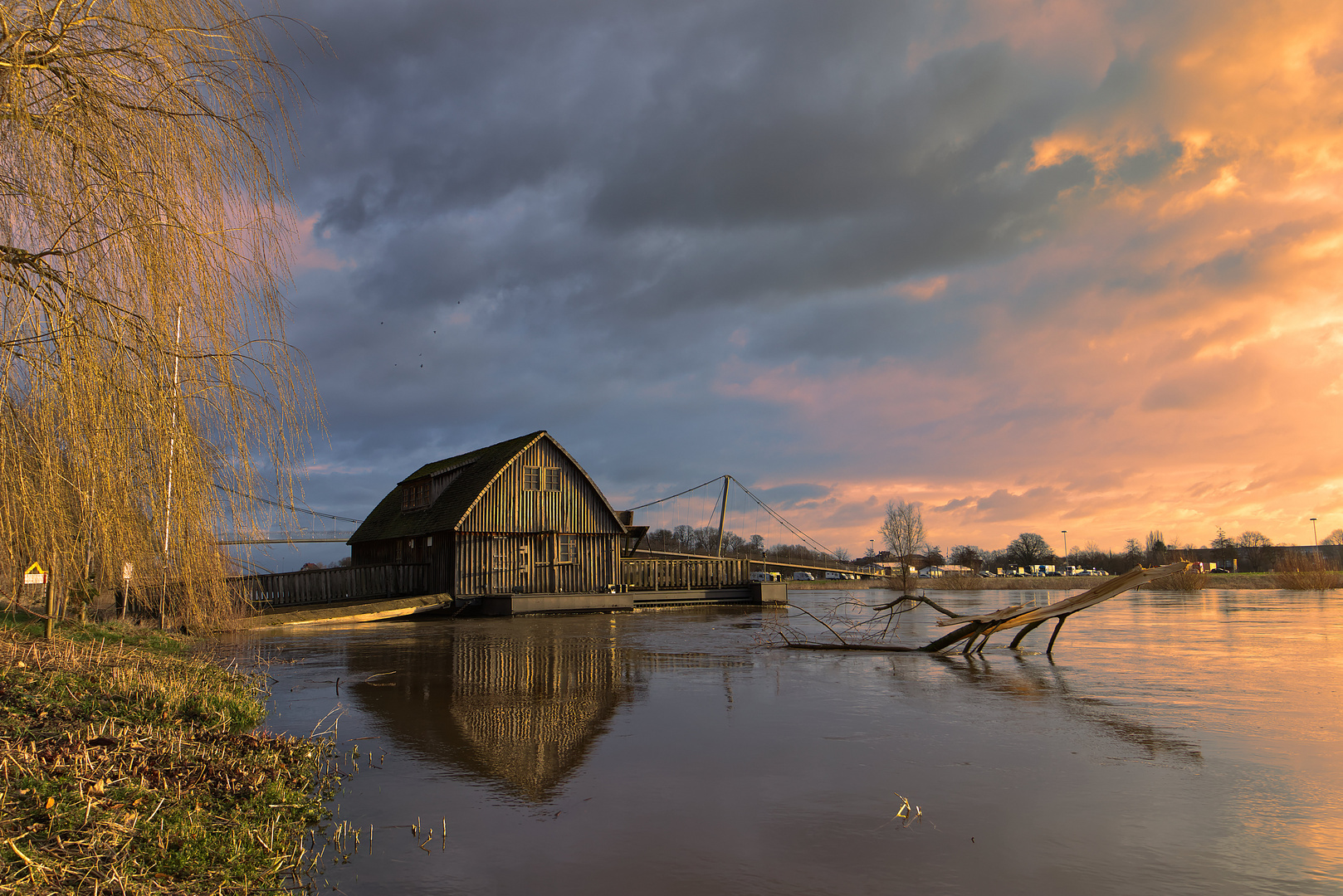 Die Schiffmühle bei Hochwasser 