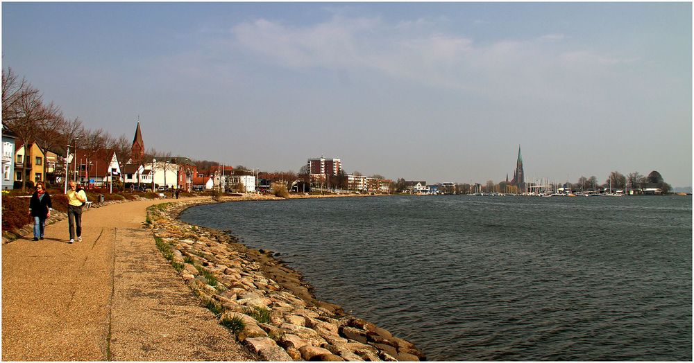 die schlei mit blick auf schleswigs krchen ... 