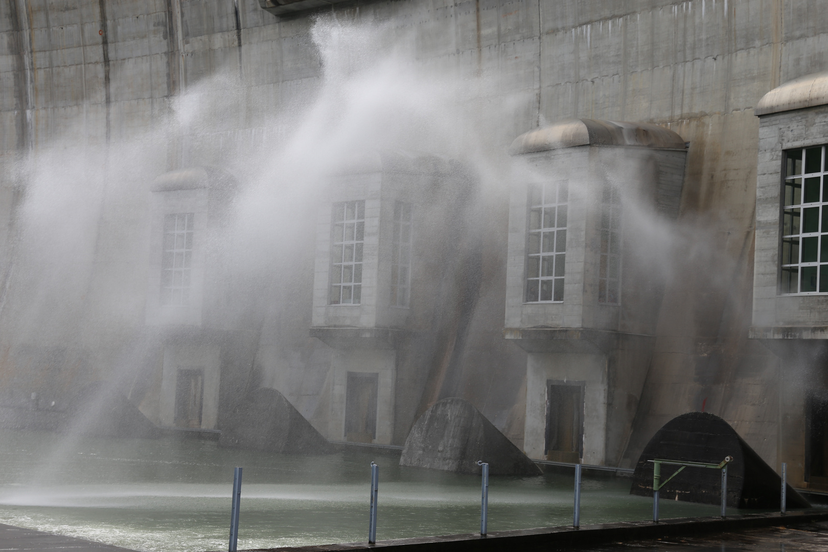 die schleuse ist am schliessen