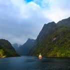 Die schmale Einfahrt in den Trollfjord