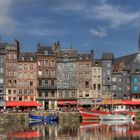 Die schmalen Fischerhäuser am Bassin von Honfleur (Normandie)...