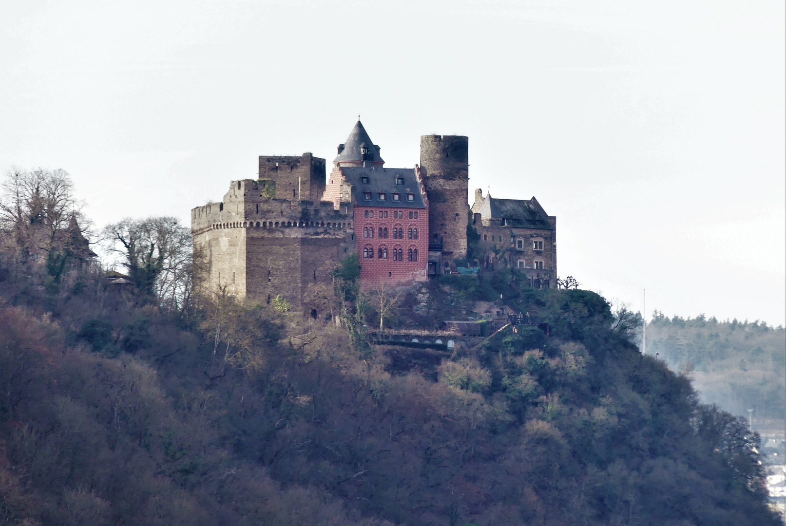 Die Schönburg oberhalb von Oberwesel/Mittelrhein