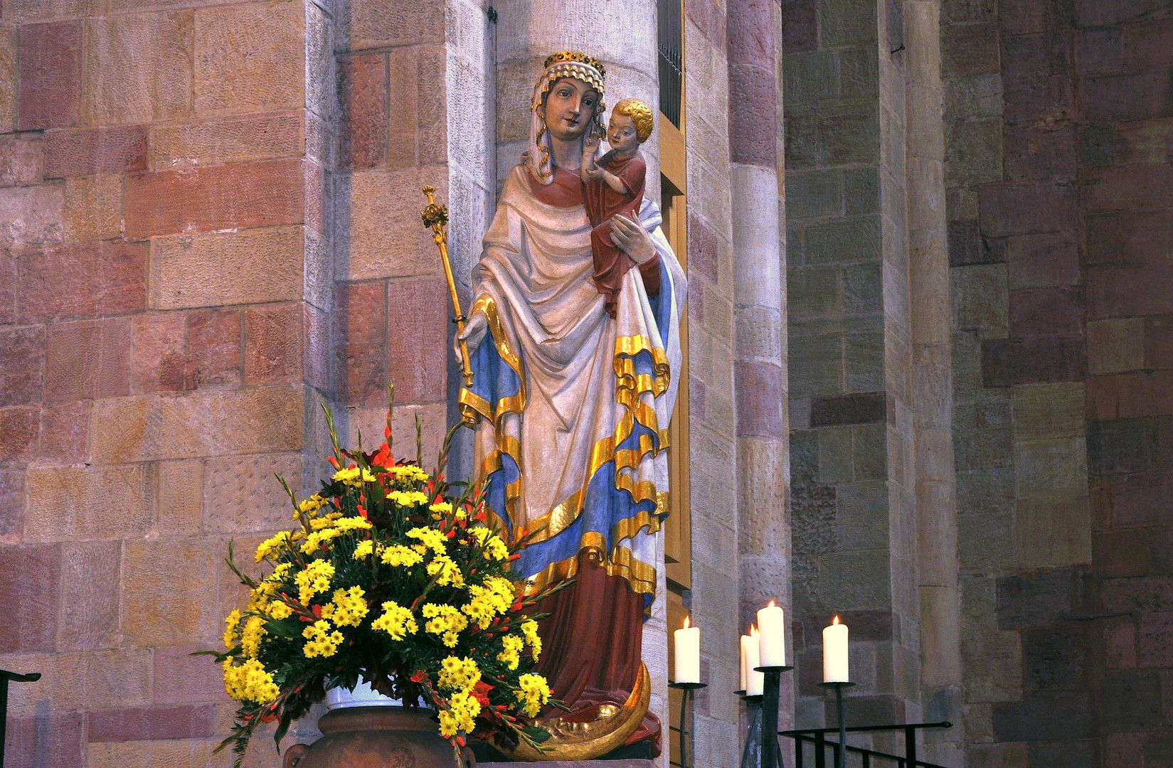 die schöne maria im dom zu speyer