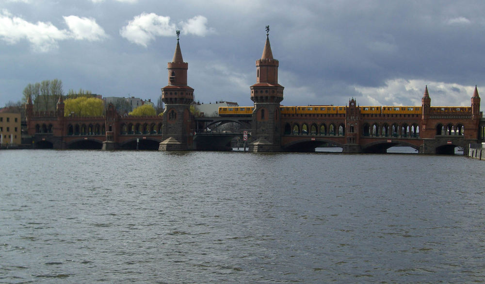 Die schöne Oberbaumbrücke ...