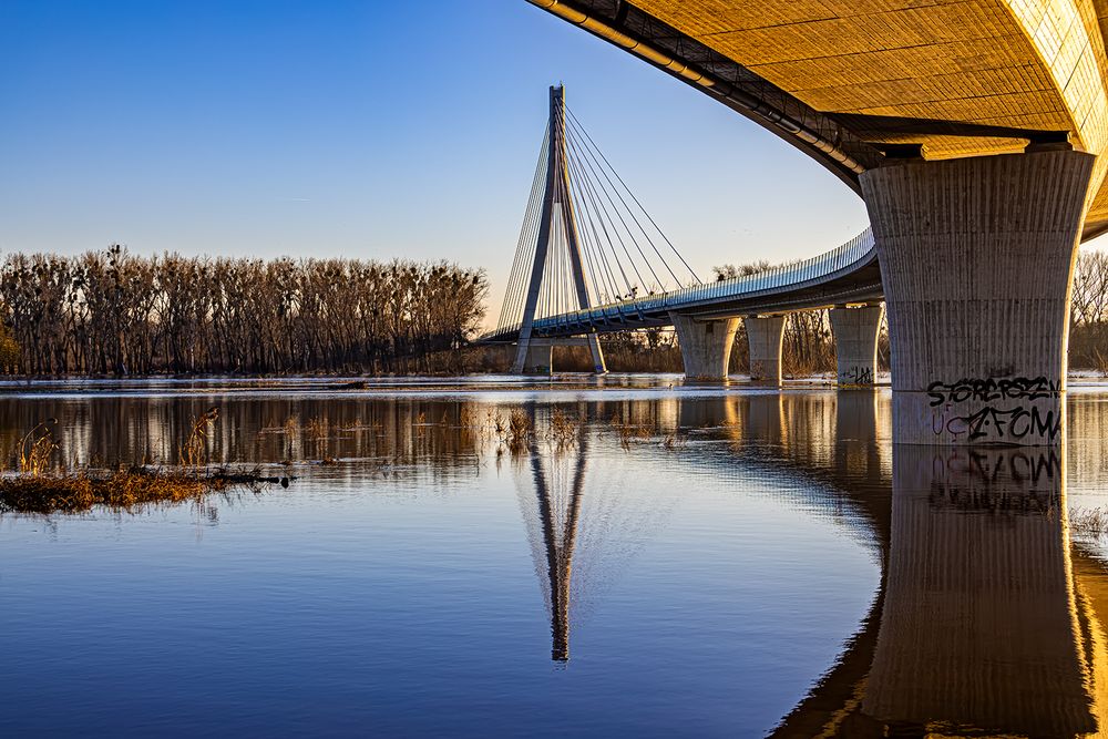 Die Schönebecker Elbauenbrücke...