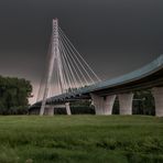 Die Schönebecker Elbauenbrücke...