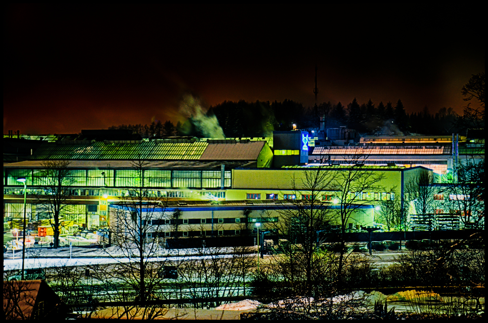 Die Schönheit der Fabrik in der Nacht