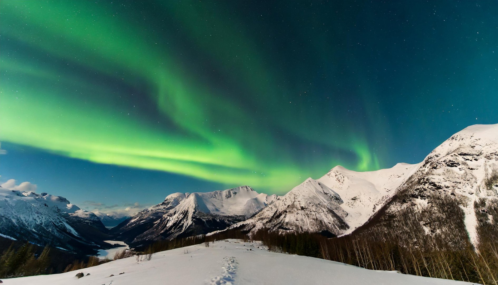 Die Schönheit der Polarlichter / mit KI bearbeitet