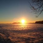 Die Schönheit des Winters bei Dämmerung