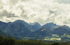 Die Schönheit eines heraufziehenden Unwetters in den Bergen