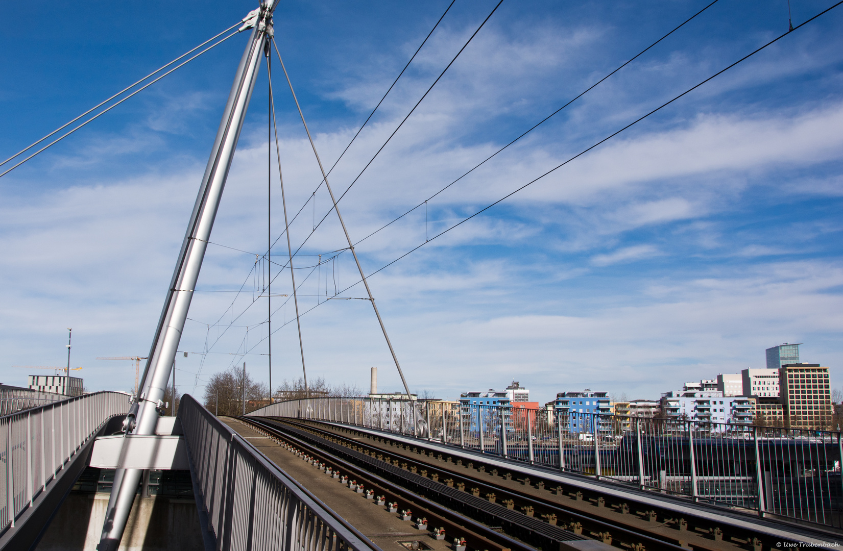 Die Schrägseilbrücke der Trambahn-Linie 23