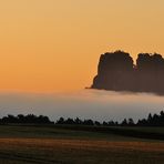 Die Schrammsteine beim Sonnenaufgang 5 UHR, aus dem Wohnzimmer unserer...