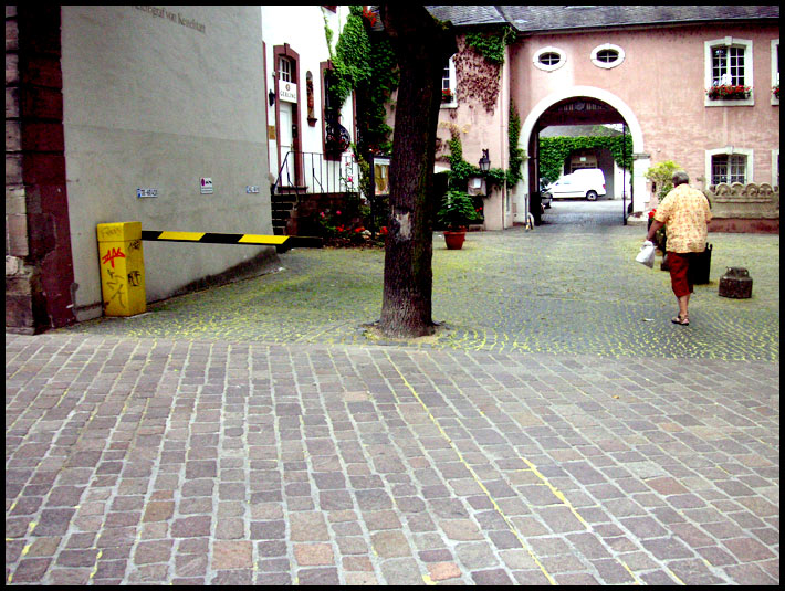 die schranke in trier, gehört sie nicht eigentlich nach schilda?