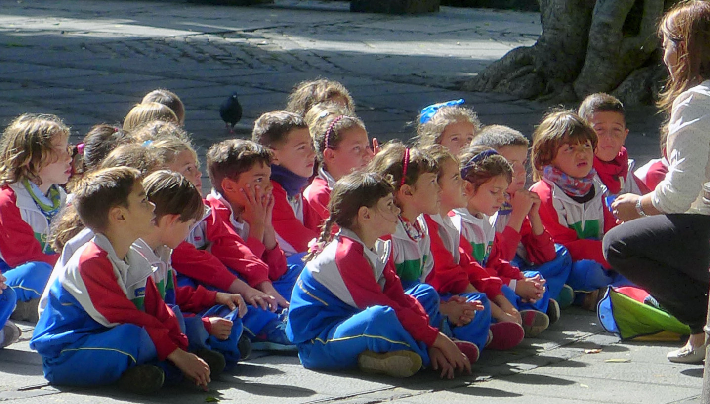 "Die Schüler hingen an den Lippen der Lehrerin..."