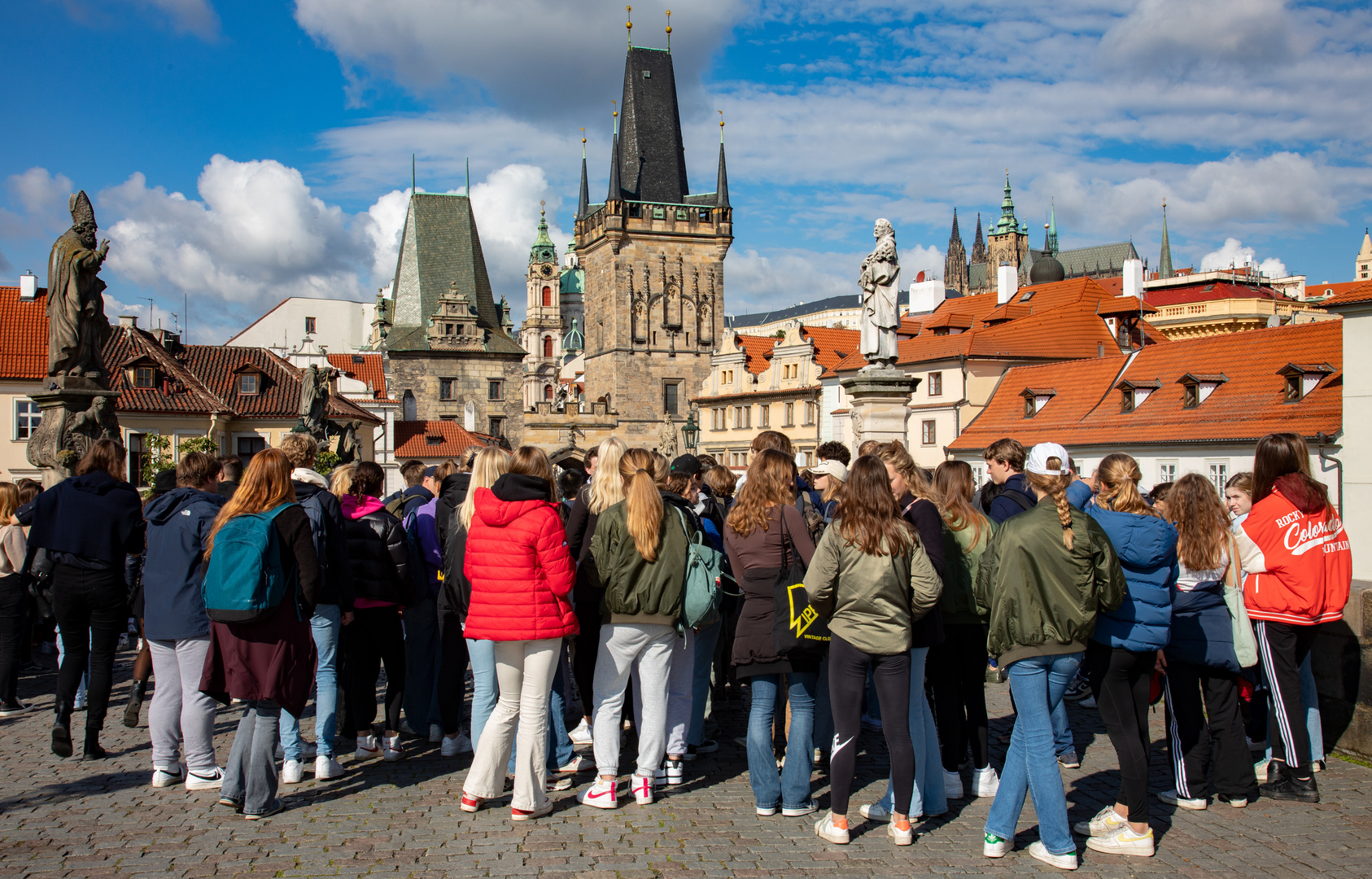 Die Schüler sind an den Brückenheiligen wenig interessiert