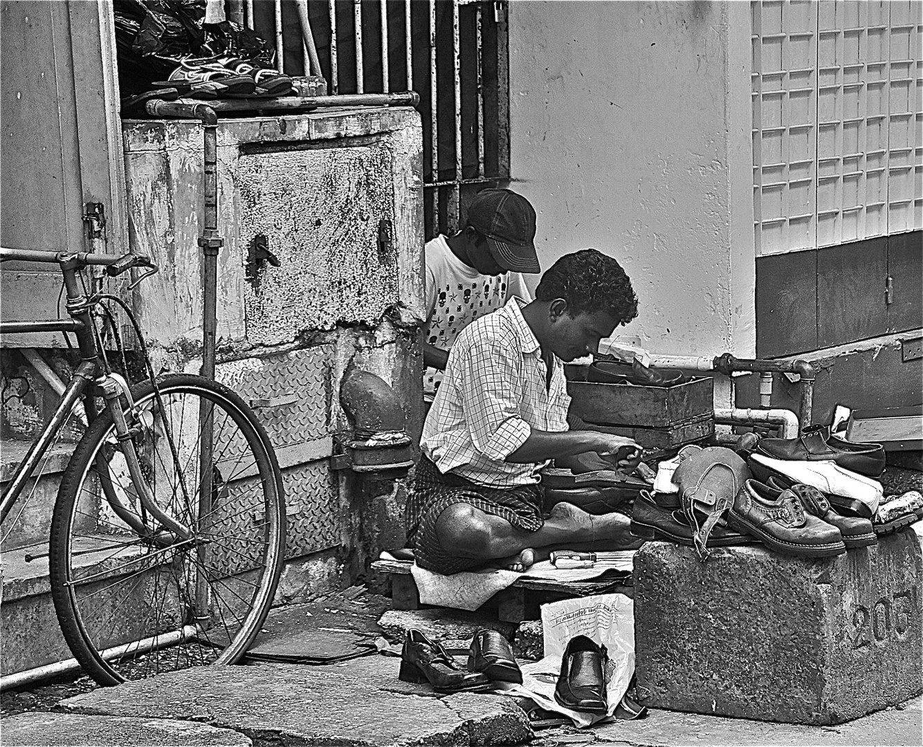 die schuhmacher, yangon, burma 2011