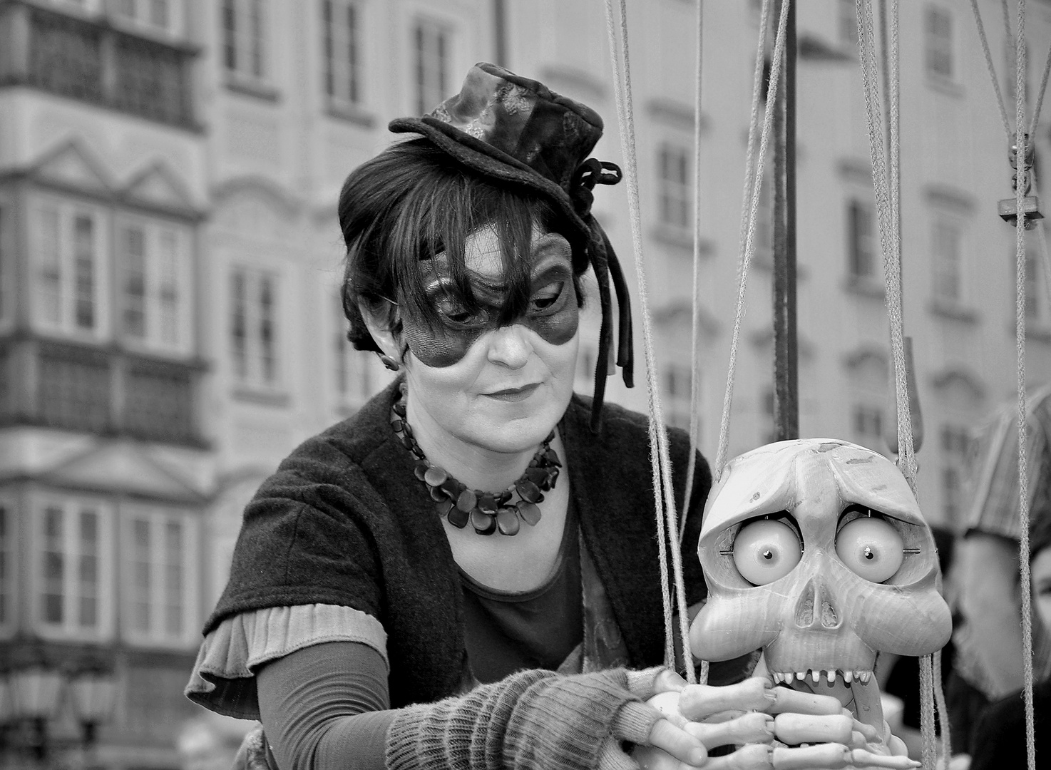 Die schwarze Frau und der Tod ( Linzer Pflasterspektakel 2012)