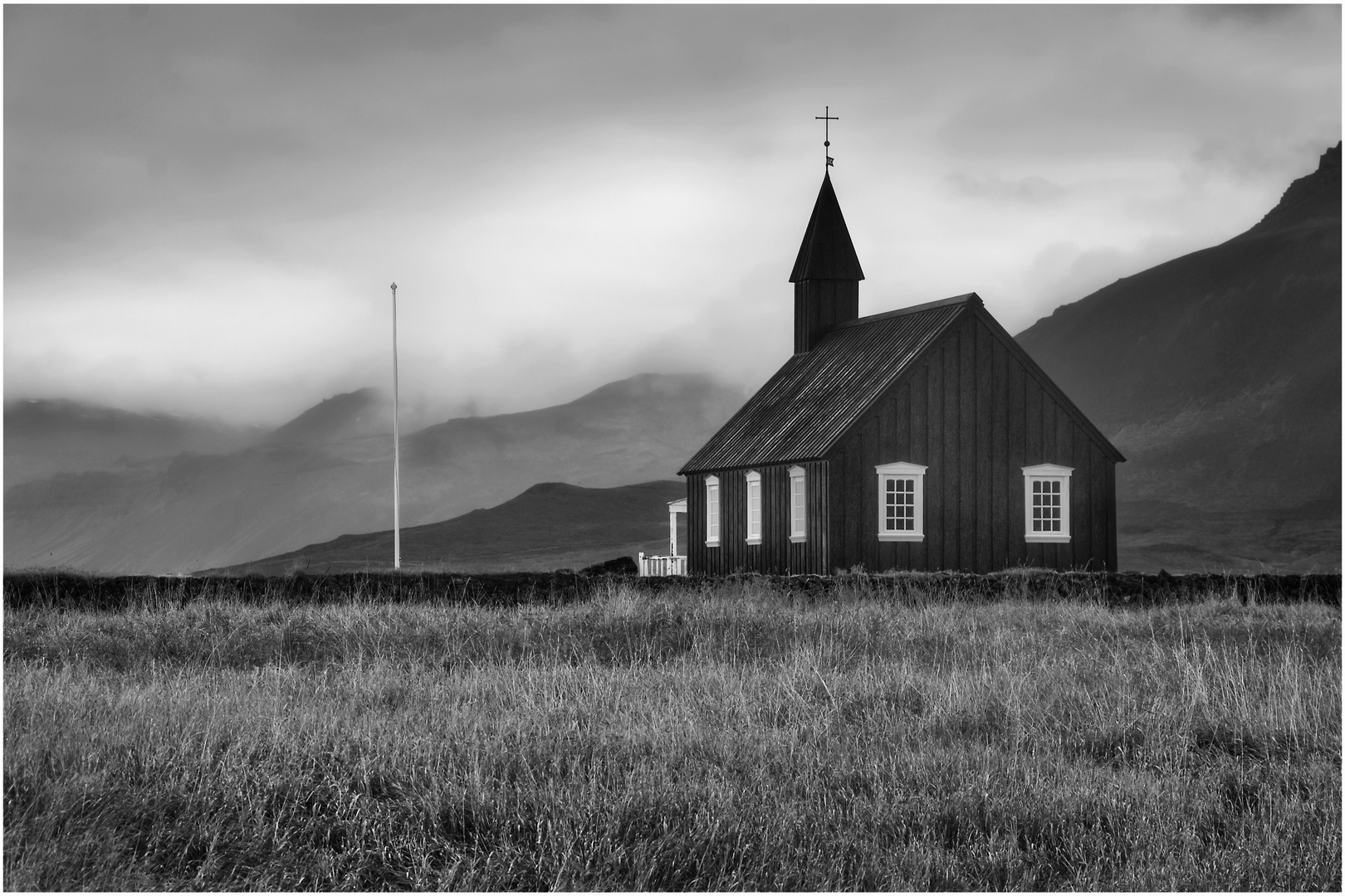 Die schwarze Kirche von Búðir