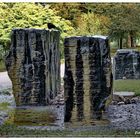 Die Schwarzen Steine im Westpark am frühen Morgen